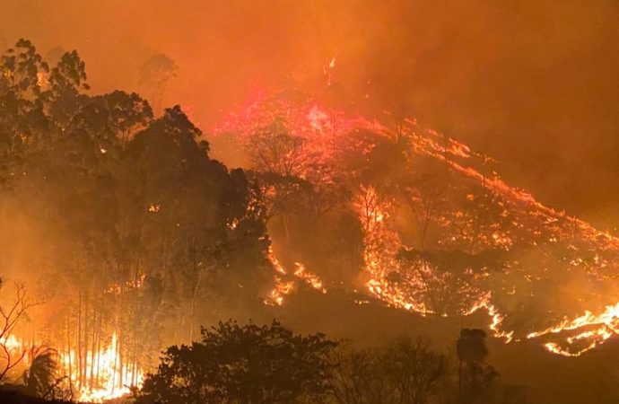 Incêndios deixam rastro de destruição na região