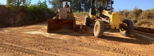 Divinolândia realiza manutenção das vias rurais